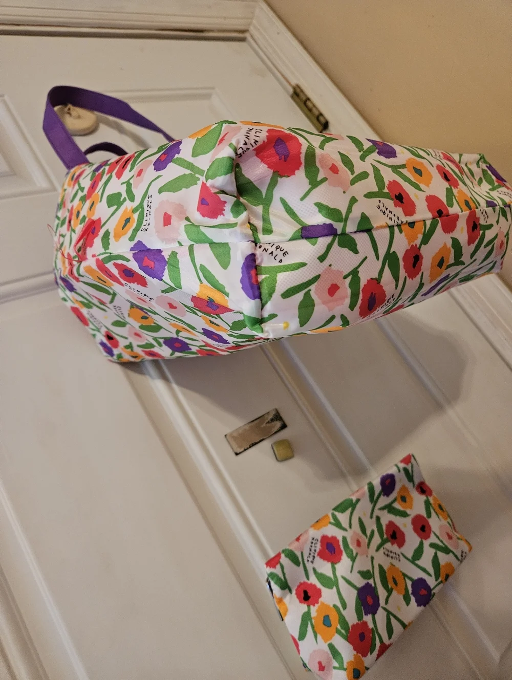 Clinique Reversible Floral Tote + A Cosmetic Bag - Picture 10 of 17